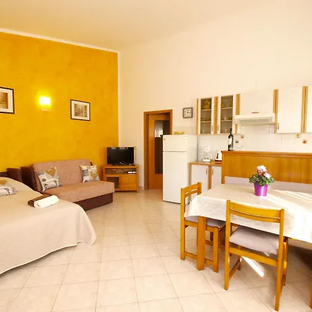 Apartment Iva 1534 Pula